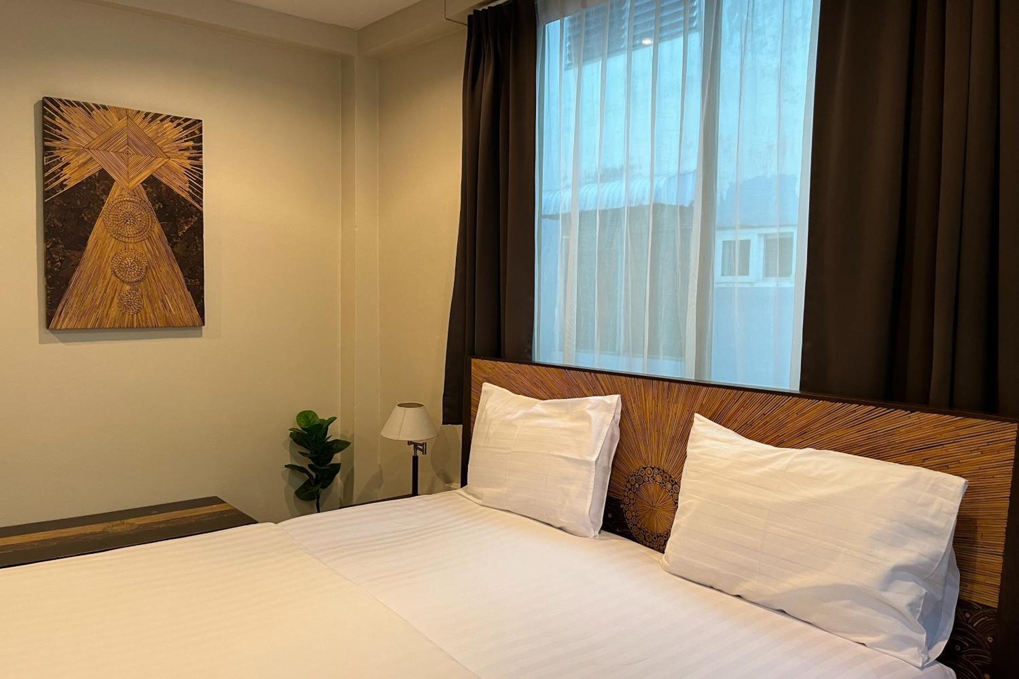 Baan Glang Soi Bed & Breakfast Bangkok Bagian luar foto