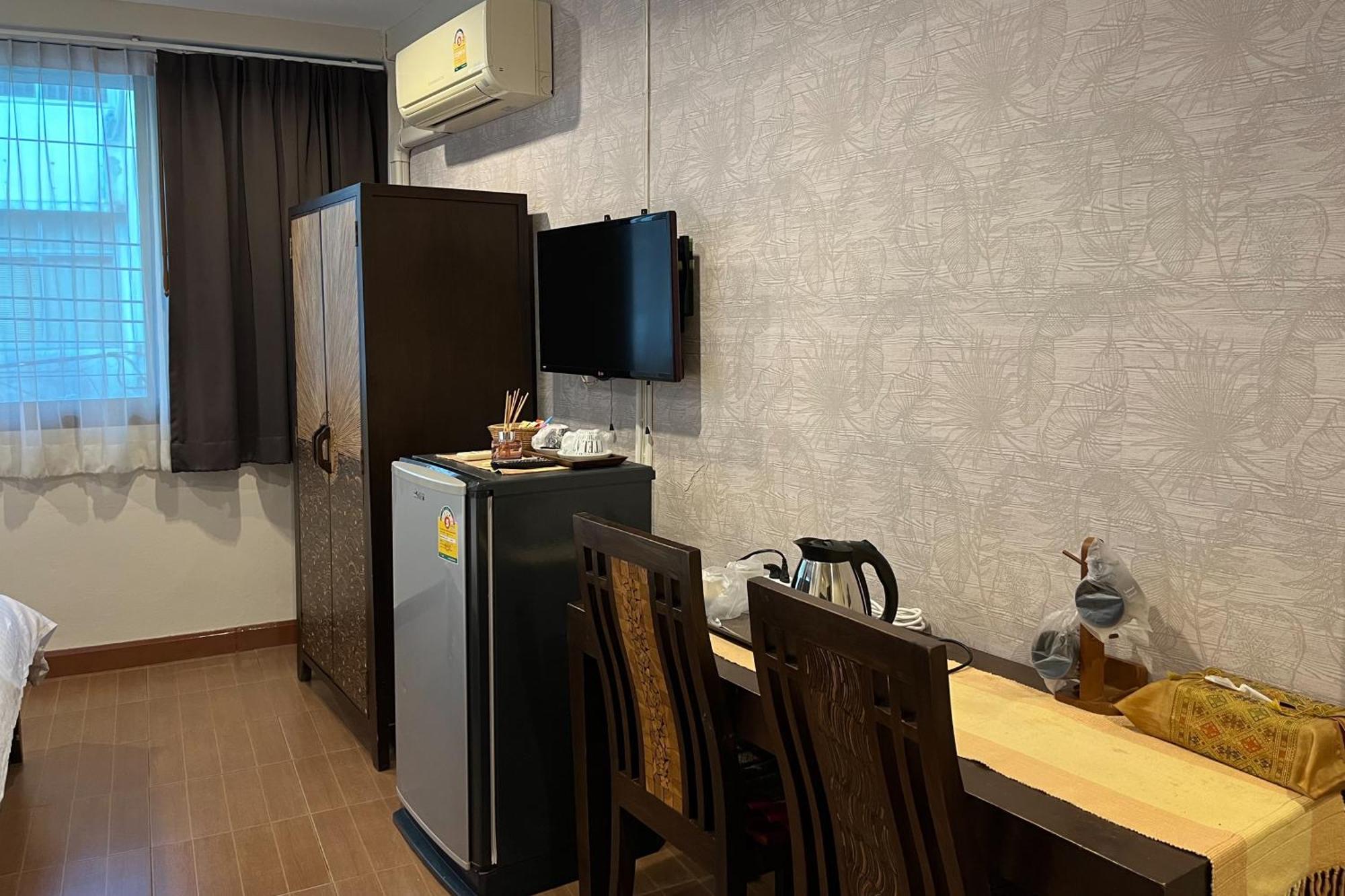 Baan Glang Soi Bed & Breakfast Bangkok Bagian luar foto