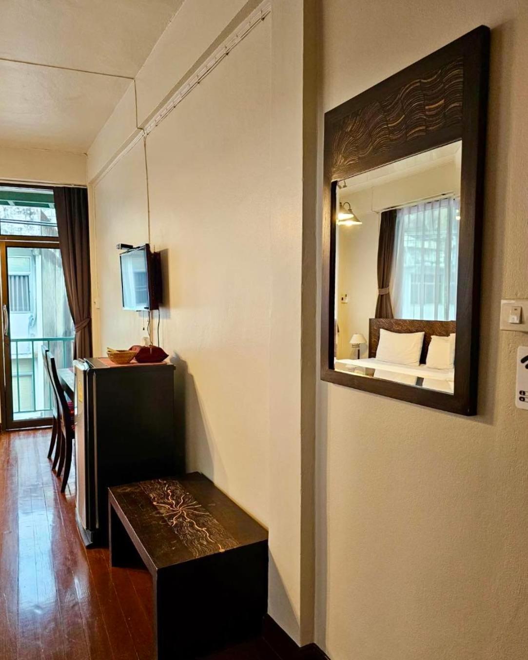 Baan Glang Soi Bed & Breakfast Bangkok Ruang foto