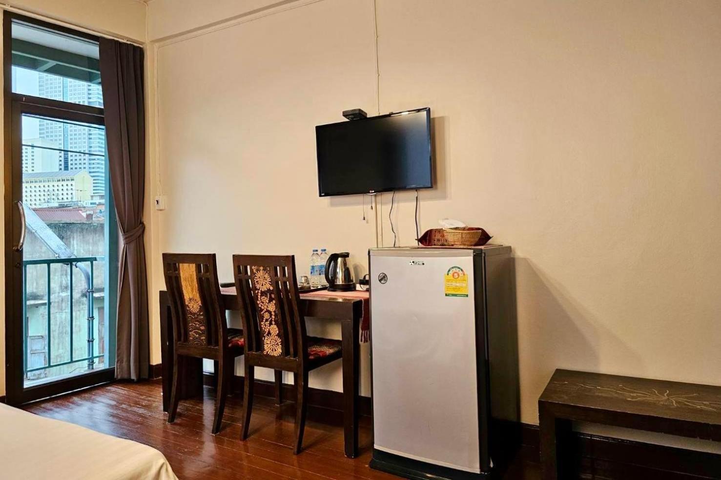 Baan Glang Soi Bed & Breakfast Bangkok Ruang foto