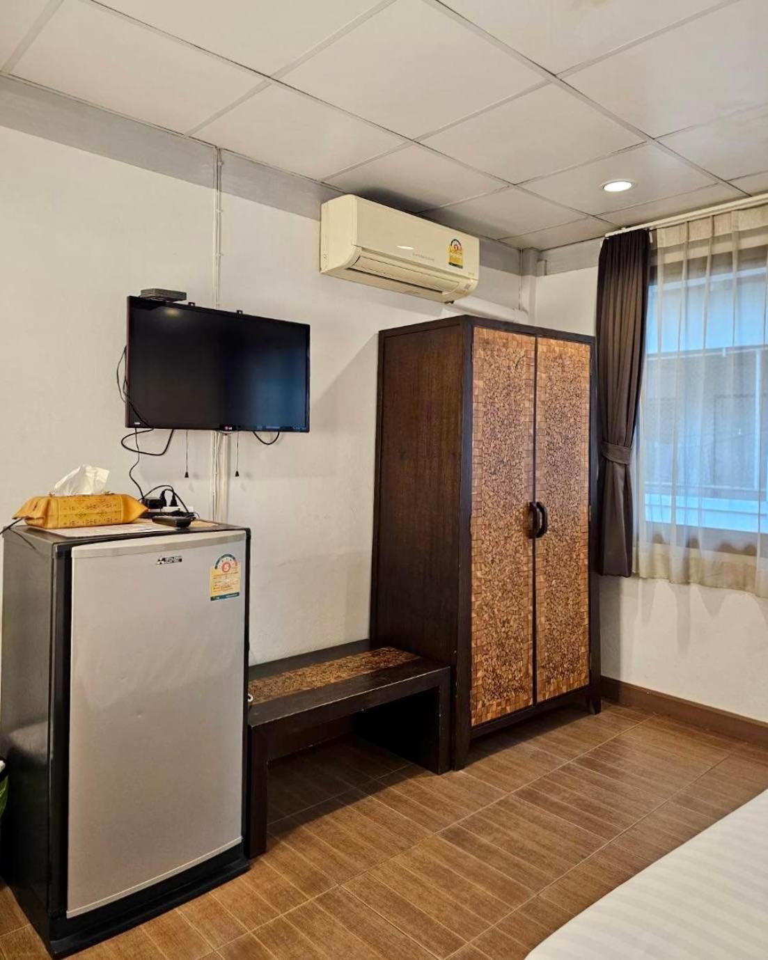 Baan Glang Soi Bed & Breakfast Bangkok Ruang foto