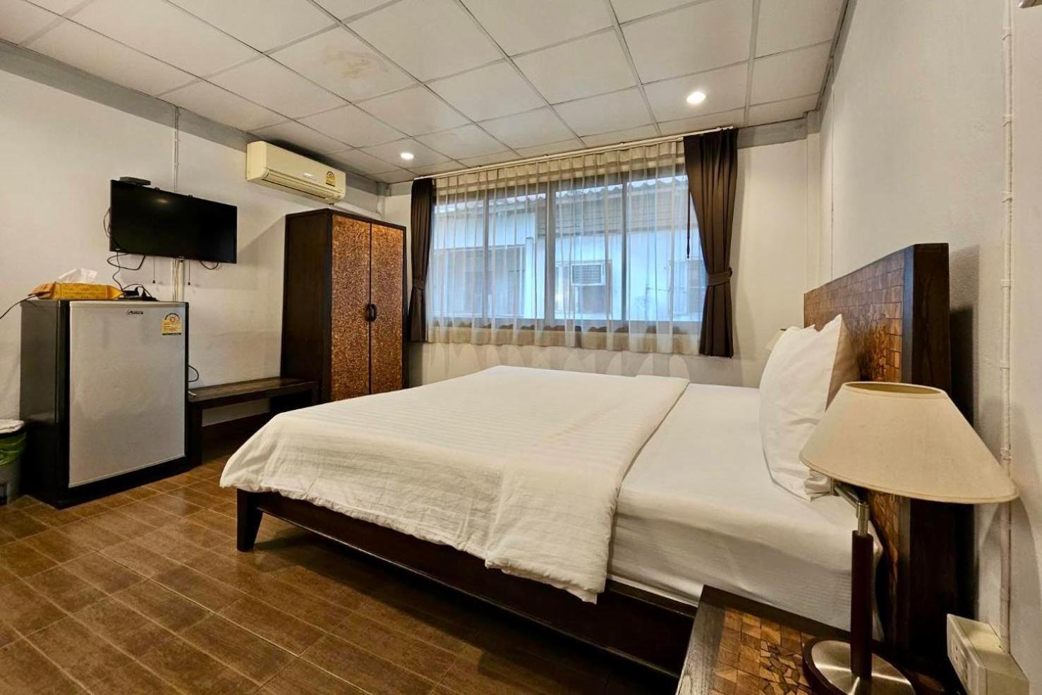 Baan Glang Soi Bed & Breakfast Bangkok Ruang foto