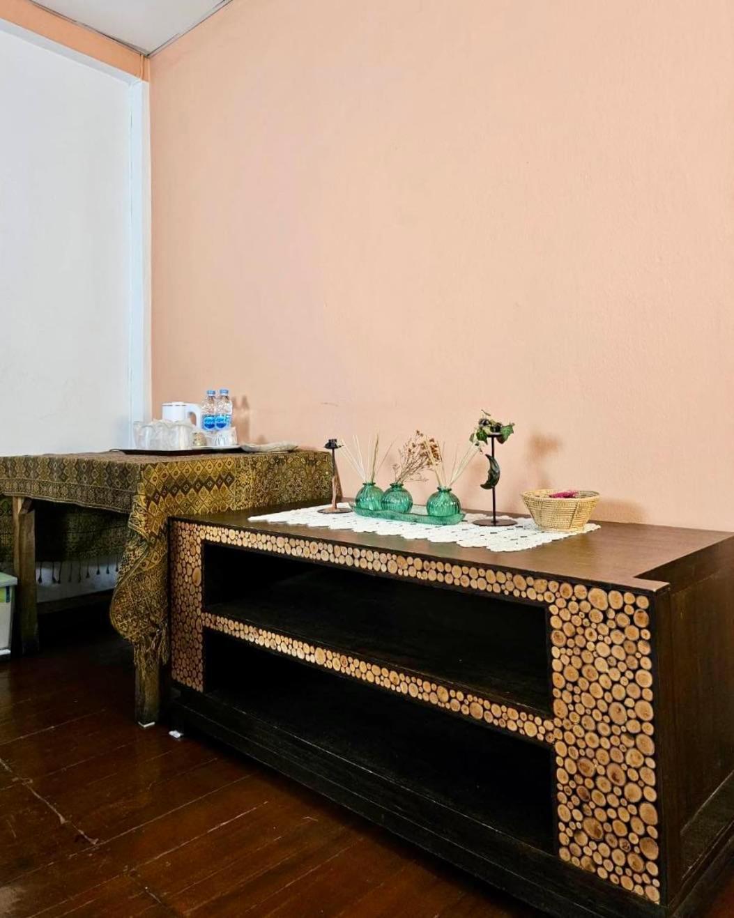 Baan Glang Soi Bed & Breakfast Bangkok Ruang foto