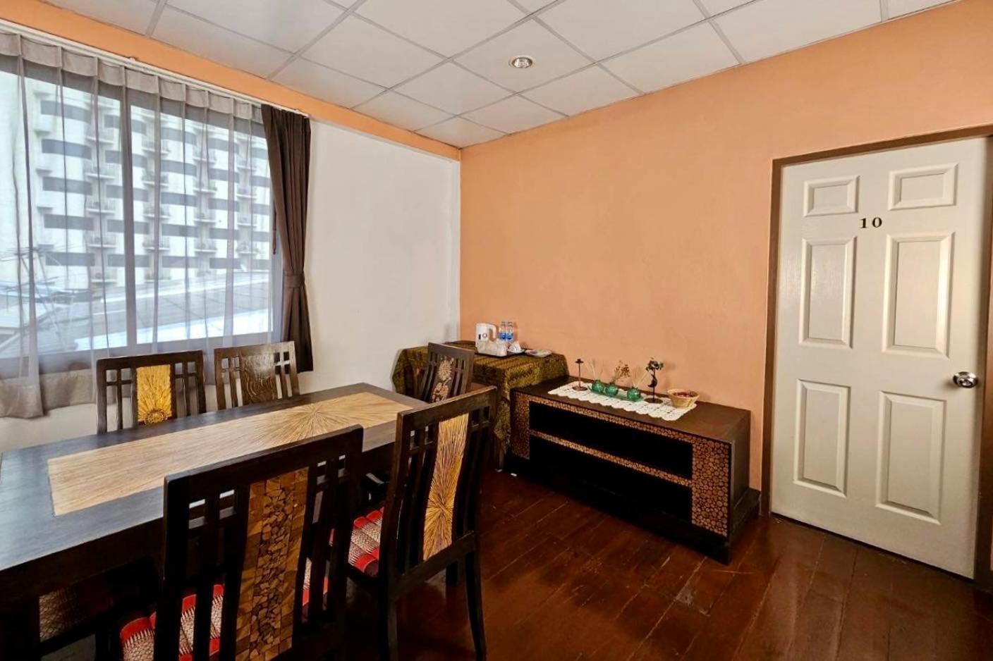 Baan Glang Soi Bed & Breakfast Bangkok Ruang foto