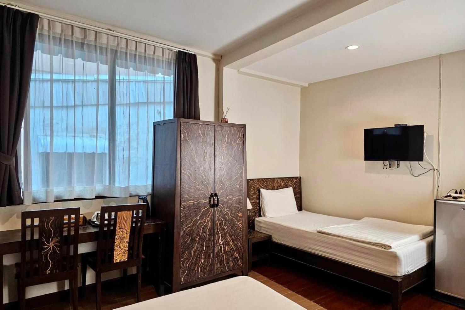 Baan Glang Soi Bed & Breakfast Bangkok Ruang foto