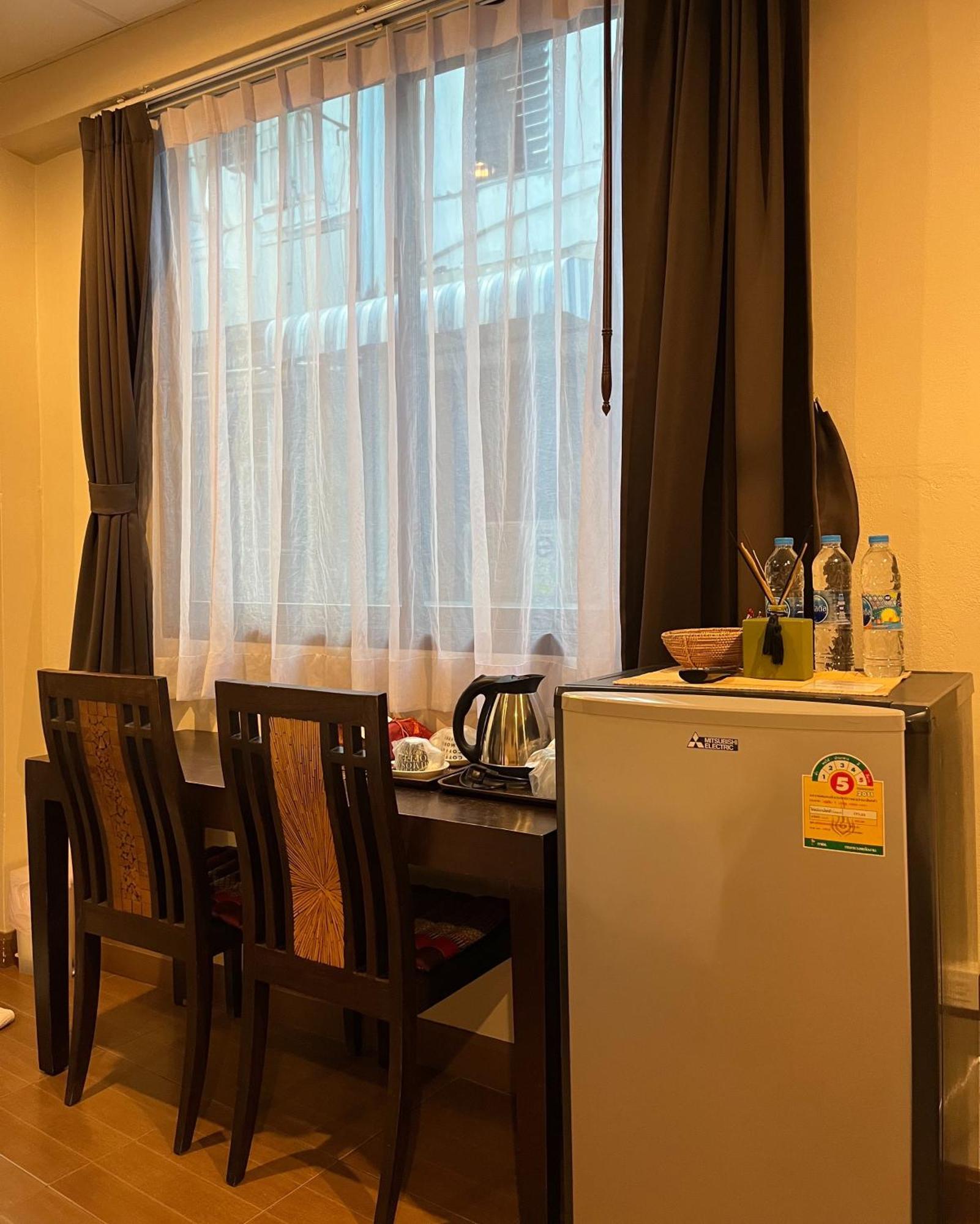 Baan Glang Soi Bed & Breakfast Bangkok Ruang foto
