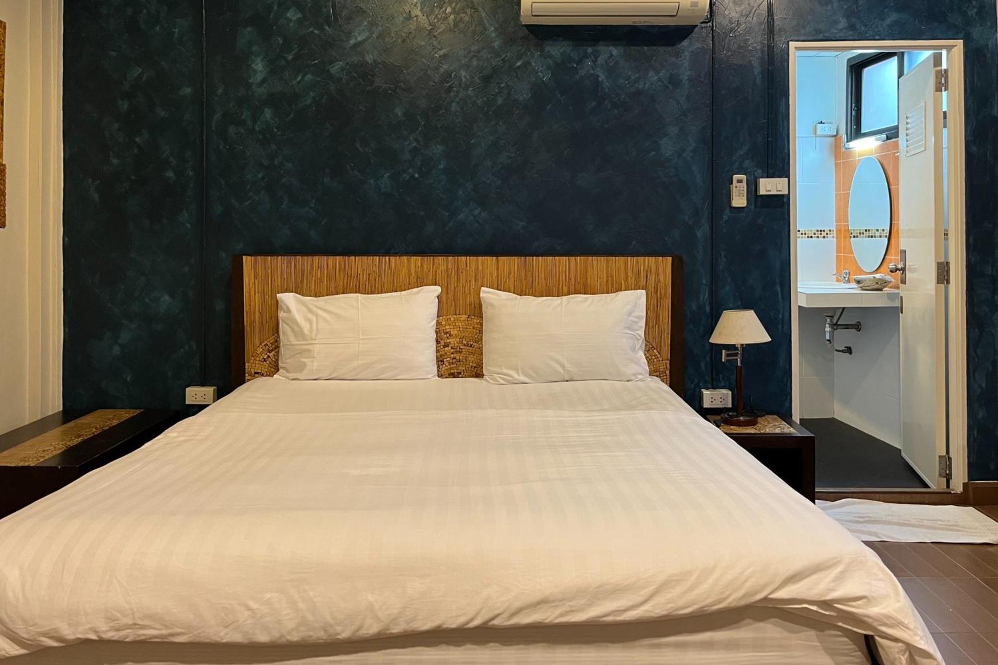 Baan Glang Soi Bed & Breakfast Bangkok Ruang foto