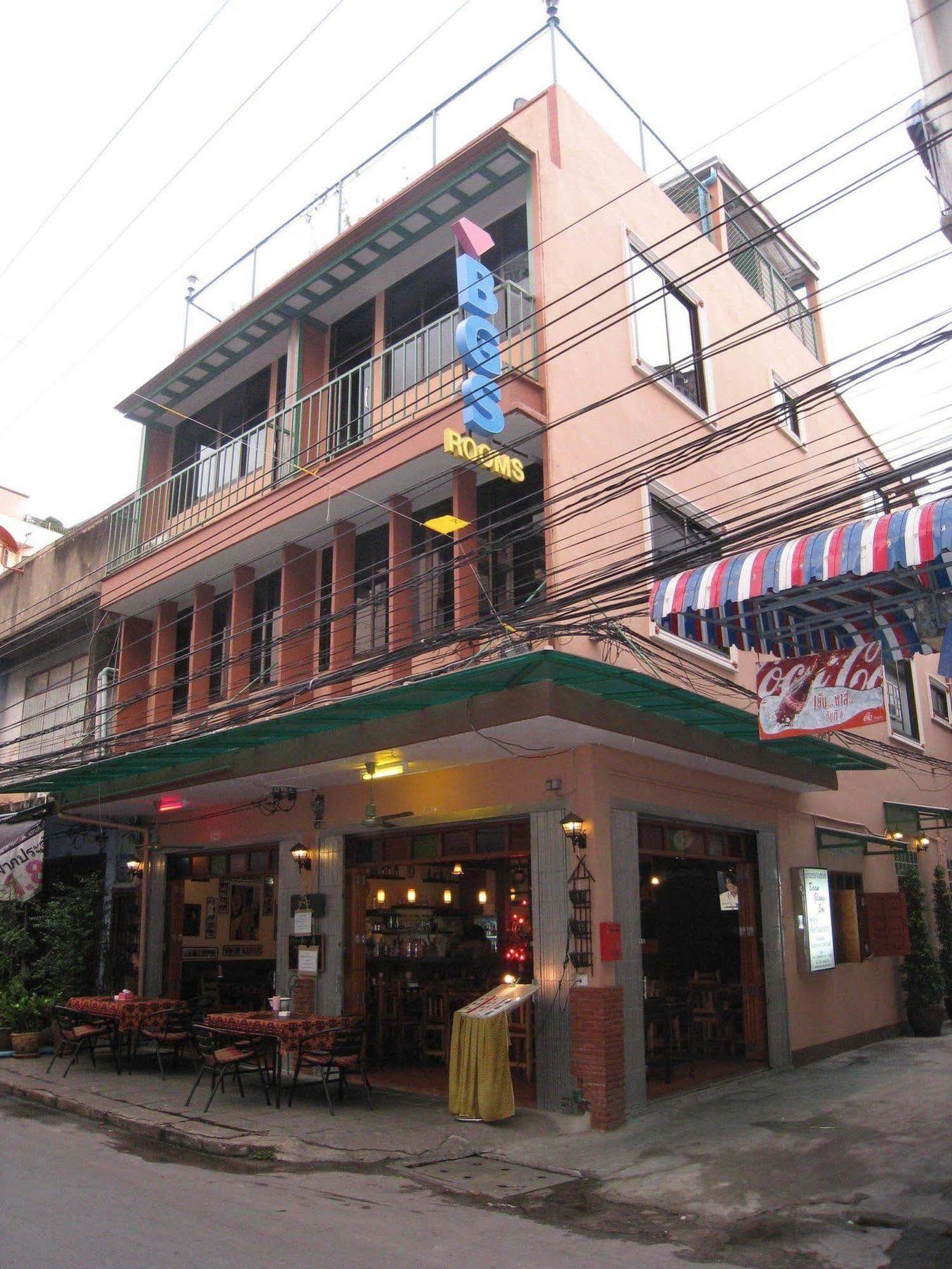 Baan Glang Soi Bed & Breakfast Bangkok Bagian luar foto