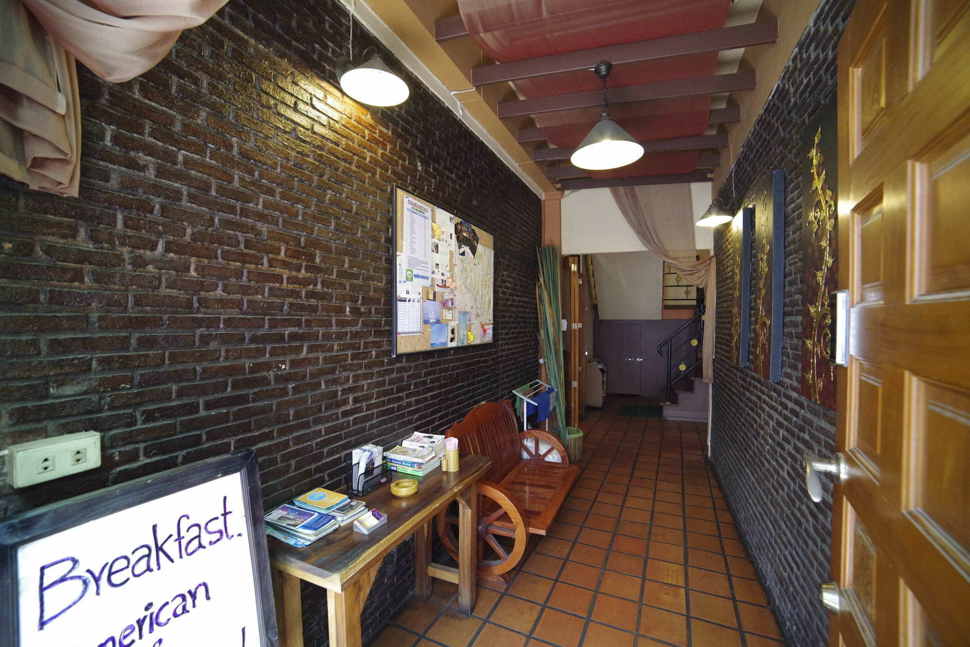 Baan Glang Soi Bed & Breakfast Bangkok Bagian luar foto